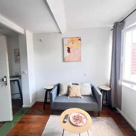 Fleur De Apartment